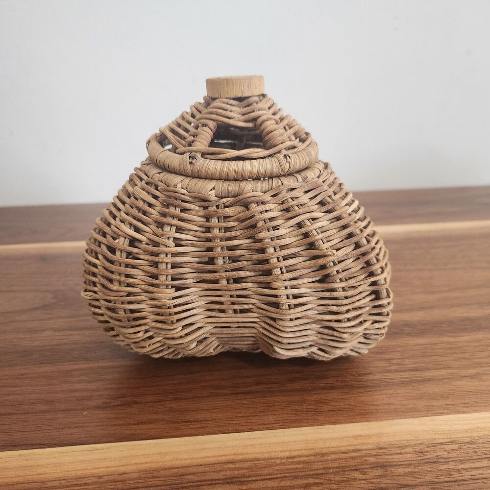 Antique Primitive Buttock Basket With Lid Snake Charmer Fisherman Garlic Vintage